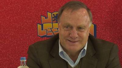 'Meneer Advocaat, zijn frikandellen goed voor een profvoetballer?'