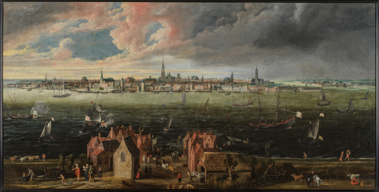 'Zicht op de rede van Antwerpen vanaf linkeroever' (eerste helft 17de eeuw, Jan Wildens). Het schilderij is geen waarheidsgetrouwe weergave van wat je zou zien mocht je in die 17de eeuw op Linkeroever hebben gestaan. De schilder tilde de beeldbepalende gebouwen die dieper in de stad stonden omhoog om ze toch zichtbaar te maken. Daardoor lijken ze op doek hoger dan ze in werkelijkheid waren. Beeld Jan Wildens / Phoebus Foundation, Antwerpen