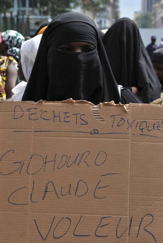 Massaclaim Tegen Trafigura Door 70 000 Ivorianen Binnenland Destentor Nl