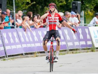 Luca Van Boven wint solo Omloop HNB U23: “Vingertje op mijn mond om te tonen dat ik er ook nog ben”