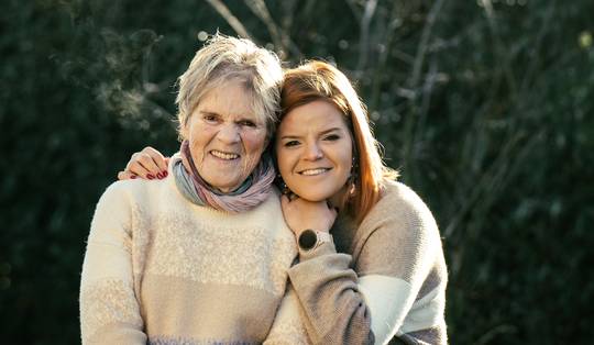 ‘Na mijn herseninfarct kon ik moeilijk zelf douchen, dus kwam mama me helpen’