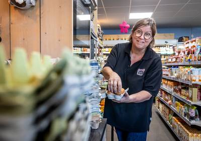 Wilma en Eric stoppen met nostalgisch buurtwin­keltje, opvolgers gezocht: ‘We laten een prachtige za