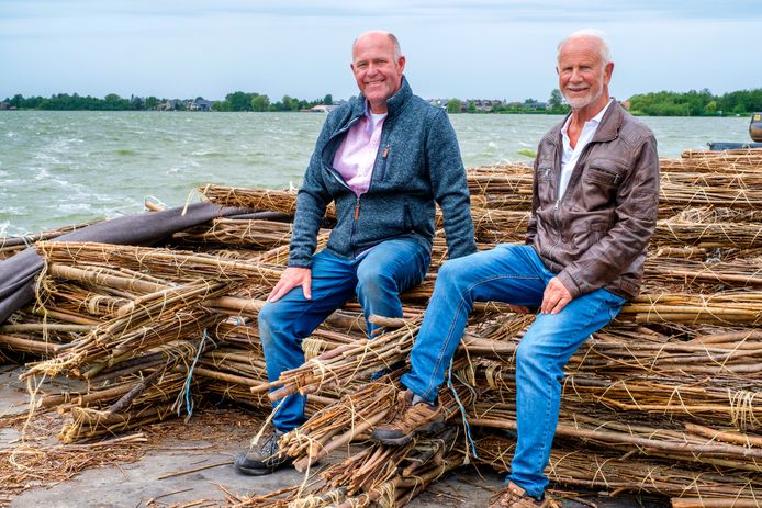 Jan van Tol (rechts) en Peter van Eijk zijn de initiatiefnemers van het  inmiddels geopende Papeneiland.