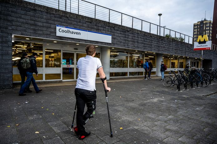 Matthijs redde een dame van het spoor bij metrostation Coolhaven in Rotterdam.