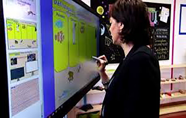 L'émission "Au tableau" dans laquelle figure l'ex-ministre de l'Enseignement Joëlle Milquet ne sera finalement pas diffusée.
