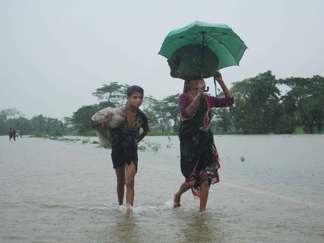 Bangladesh sluit luchthaven vanwege zware overstromingen, tienduizenden mensen afgesneden van buitenwereld