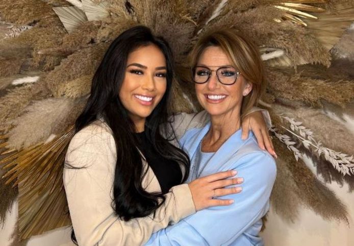 Cheyenne Echter en haar moeder Miranda Gerritsen - van Velsen, eigenaren PMC Boutique.