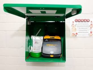 Defibrillatoren redden 6 tot 28 mensen per jaar, het zouden er 800 kunnen zijn