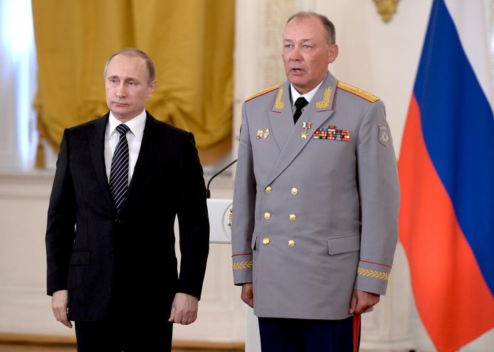 In 2016 onderscheidde Poetin Dvornikov met het ereteken van 'held van de Russische federatie'.