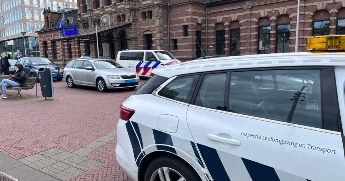Taxichauffeur rijdt opnieuw zonder chauffeurskaart dit en meer treft verkeerspolitie bij