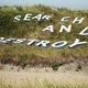 Deze kunstwerken in de duinen tonen een kritische kijk op vluchtelingencrisis