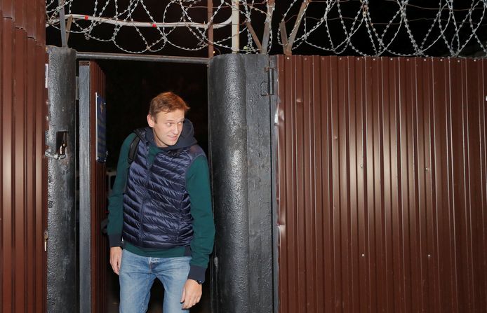 Aleksej Navalny, een grote tegenstander van huidig president Vladimir Poetin, heeft deze ochtend de gevangenis verlaten.