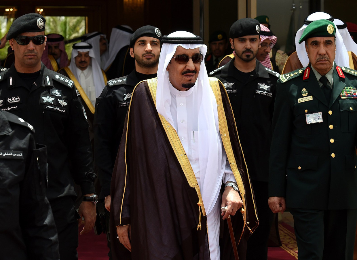 Koning Salman bin Abdoel Aziz van Saoedi-Arabië, waar Bert van Marwijk bondscoach is. Frank Rijkaard wist zich daar als bondscoach niet te plaatsen voor het WK van 2014. Beeld AFP/Getty Images