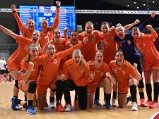 Glijpartijen op ‘gevaarlijke, olie-achtige vloer’ deren handbalsters niet bij droomstart