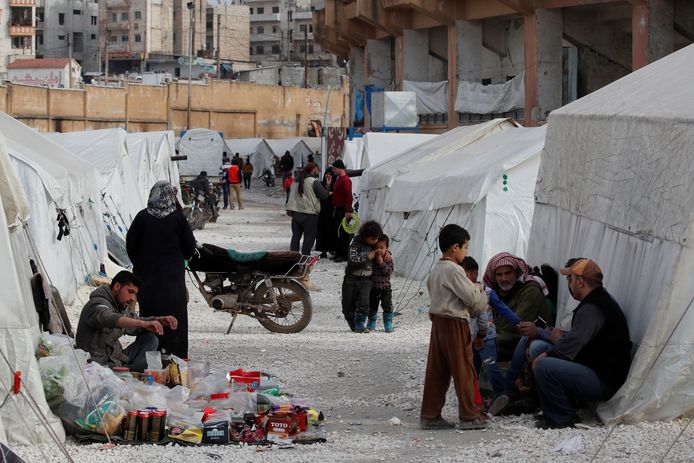 Vluchtelingen in een opvangkamp in Idlib.