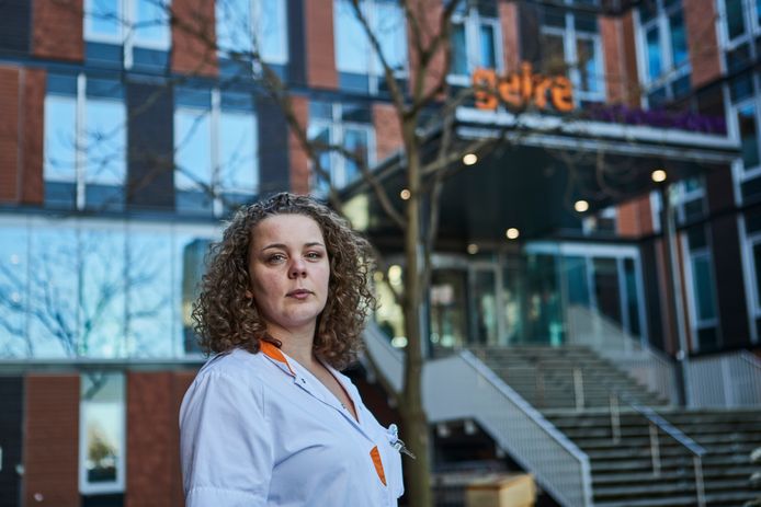 Emma Westervoorde en haar collega's zijn kwaad, nu hun afdeling verloskunde uit het ziekenhuis in Zutphen verdwijnt.