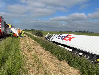 Vrachtwagenchauffeur sterft bij ongeval op E40 in Gistel: “Man werd nog gereanimeerd, maar alle hulp kwam te laat”