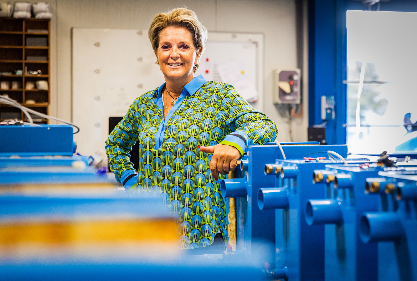 Marianne van Triet, directeur van Holland Warmte uit Numansdorp, wil langdurig werklozen opleiden tot duurzame cv-ketel installateur. Hun hulp is nodig om de enorme vraag aan te kunnen.