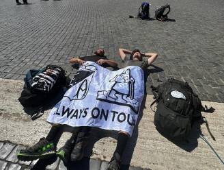 Ultrawandelaars Lenny en Steff aangekomen in Rome: “Een tocht van 1.300 kilometer ten voordele van de Eendracht Aalst-jeugd”