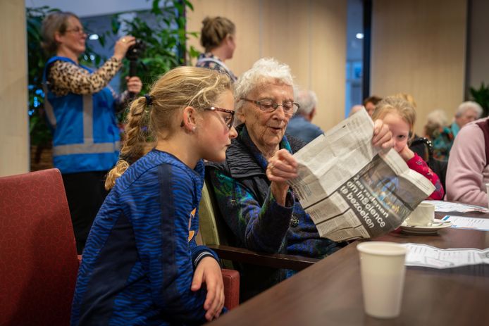 voorstelling kletskoek brengt kinderen in gendt in contact met ouderen ik was best ondeugend als kind lingewaard gelderlander nl