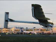 L'avion Solar Impulse remet ça et tente de regagner Paris