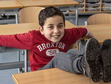Kadir (7) uit Zwolle speelt hoofdrol in nieuwe schoolserie op NPO3: ‘Ik klap je tegen de vlakte’