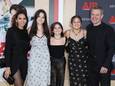 Luciana Barroso, Alexia Barroso, Stella Damon, Isabella Damon en Matt Damon op de filmpremière van ‘Air’.