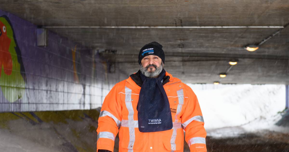 Tunnelwachter Cemal Dogan ziedend na perfect getimede overval op meisje: ‘Potverdorie, we waren net weg' #Enschede.