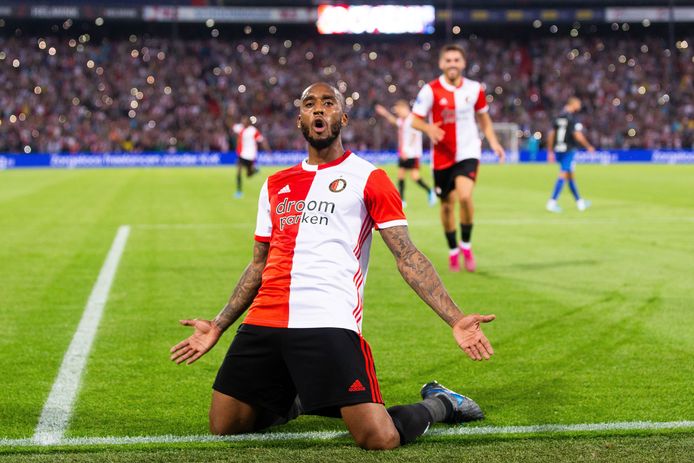Leroy Fer na één van zijn treffers tegen HAPOEL Beer Sheva.