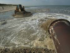 Extra zand op strand tussen Groede en Nieuwvliet-Bad
