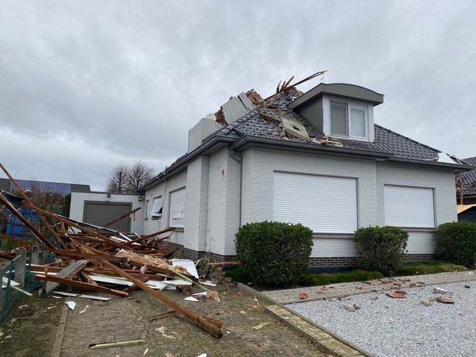Schade door storm Franklin in de Krekelstraat.