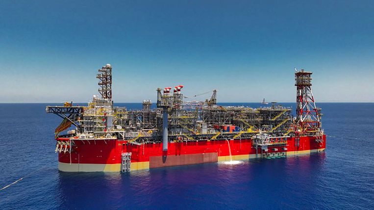 Een schip dat olie kan opboren en opslaan, ook weleens als 'varend boorplatform' genoemd. Nederland overweegt om de constructie van zo'n schip in Brazilië te steunen via een exportkredietverzekering.  Beeld AFP