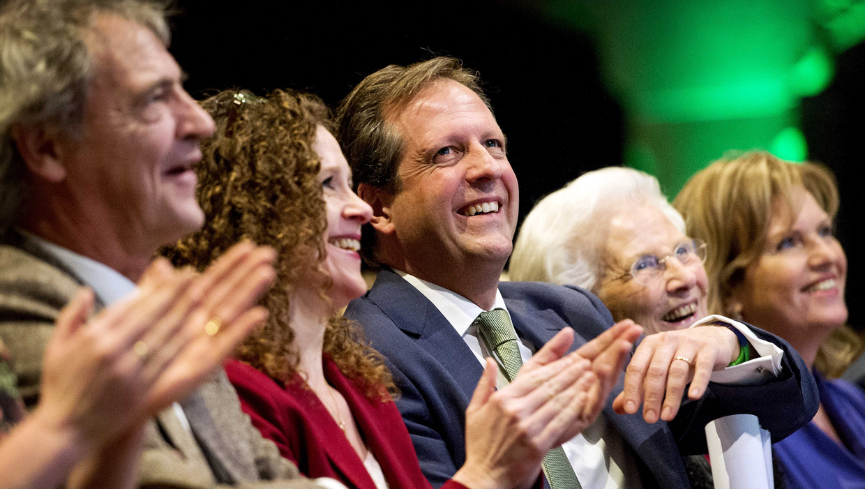 (VLNR) Rogier van Boxtel, Sophie in 't Veld, Alexander Pechtold, Els Borst en Pia Dijkstra tijdens een congres van D66 in de Beurs van Berlage in Amsterdam. Beeld ANP