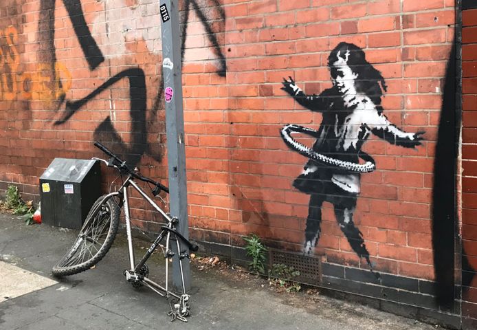 Het hoelahoepende meisje van Banksy.