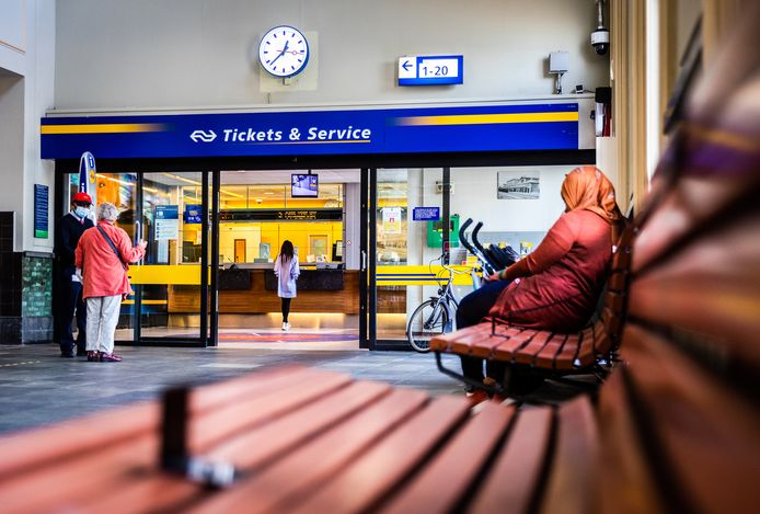 De servicebalie in station Dordrecht. Over twee weken is die, in ieder geval voorlopig, dicht.