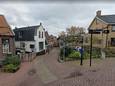 In de straat Wijk 1 op Urk is een woning overvallen, waarvan de verdachte voorlopig in de cel zit na het schenden van voorwaarden.
