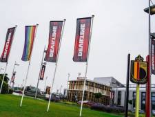 L'Union belge déploie un drapeau aux couleurs de l'arc-en-ciel à Tubize