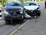 Auto’s crashen in Apeldoorn, bestuurder neemt de benen