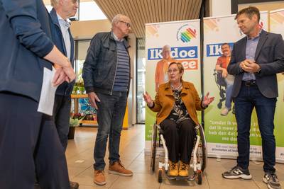 Winkels in Drimmelen nemen gehandicapte medemens serieus: ‘Verbinding, daar hoort iedereen bij’