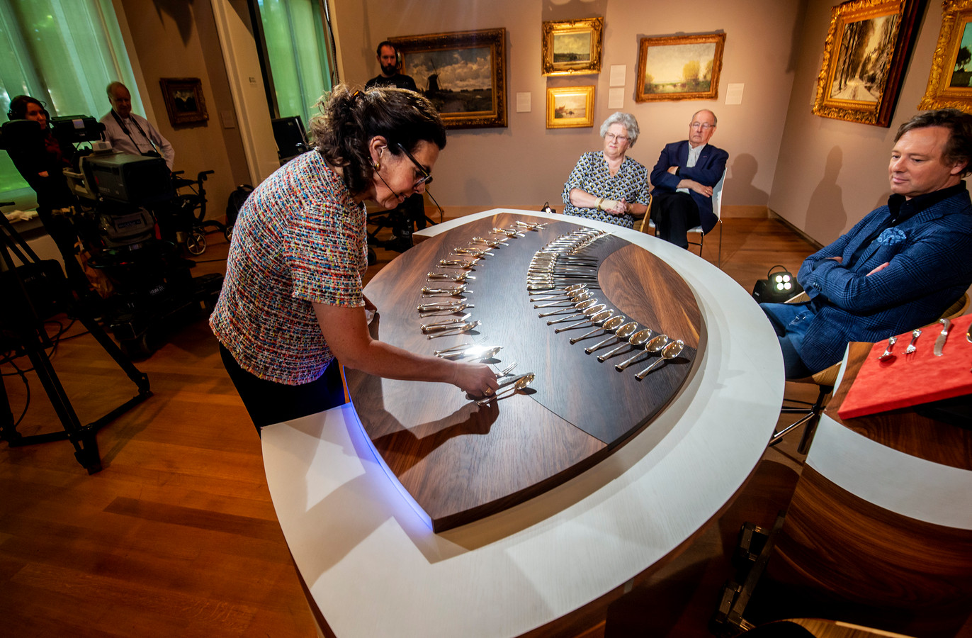 Tussen Kunst en Kitsch in het Dordrechts Museum zit nu ook anderhalve meter Foto AD.nl
