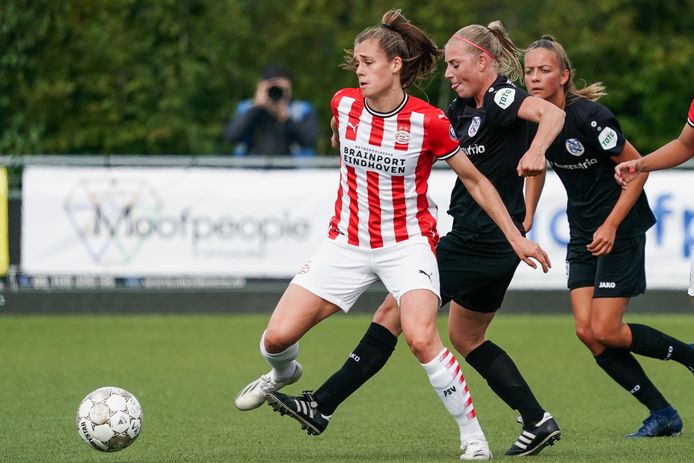 Joëlle Smits in het competitieduel Heerenveen-PSV.