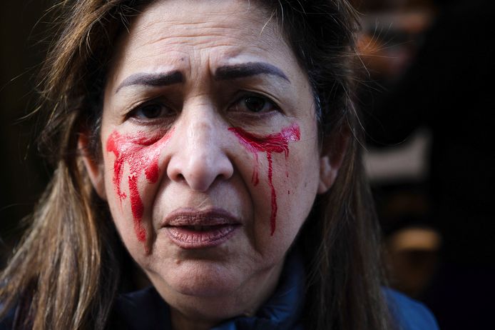 Een Iraanse demonstrante deze week op een solidariteitsbijeenkomst van Iraanse vrouwen in San Francisco.