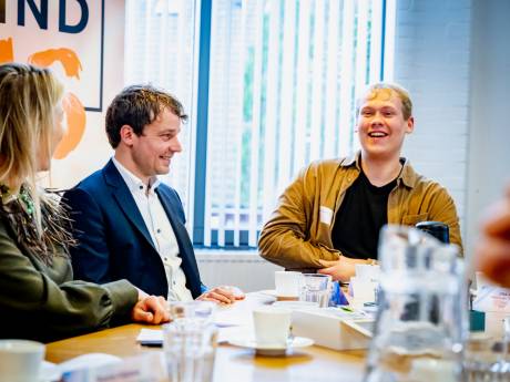 Astense Erik (23) tegen koningin over mentale gezondheid: ‘nog een kloof tussen de jongeren om wie het gaat, en bestuurders’ 