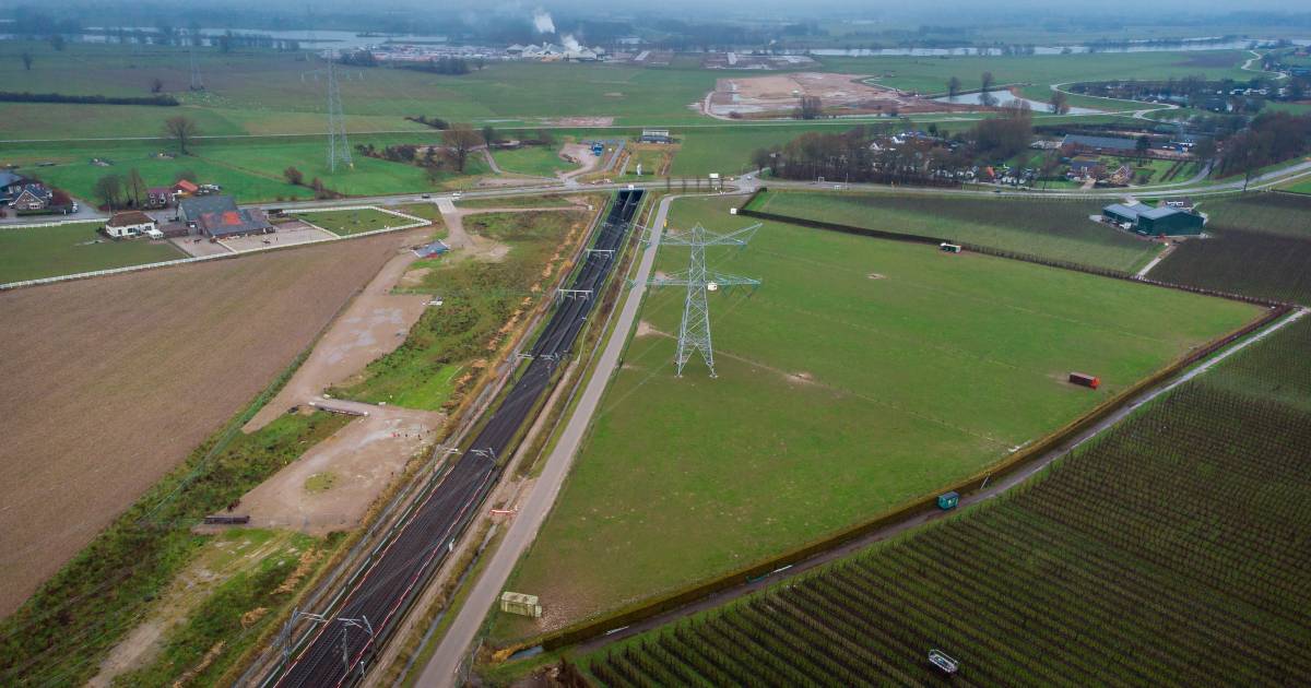 Hoe het plan voor de A15-tunnel van tafel verdween: 'Van de zotte. Al die moeite was voor niets gewe