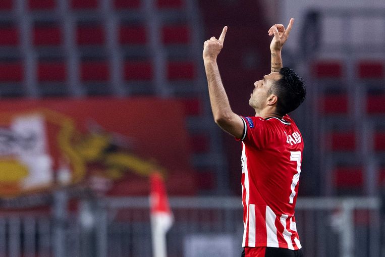 Eran Zahavi viert een doelpunt voor PSV. Beeld Olaf Kraak, ANP