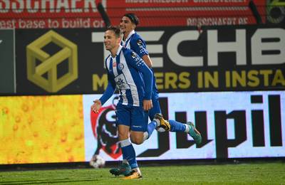 LIVE. Knappe goals Hjulsager en Salah tikken tienkoppig KV Kortrijk al uit voor de rust