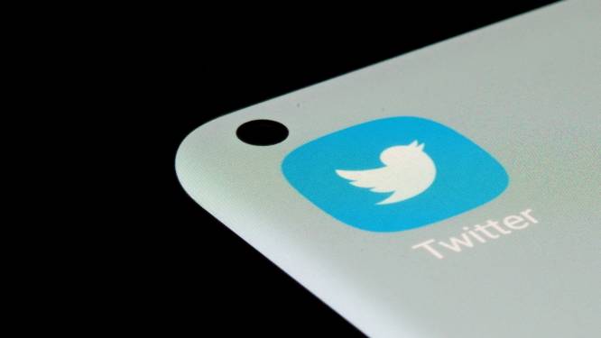 Twitter geeft geverifieerde accounts de stempel "officieel”, maar trekt deze enkele uren later alweer in