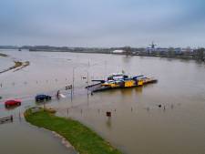 Olsterveer tijdelijk uit de vaart vanwege hoogwater