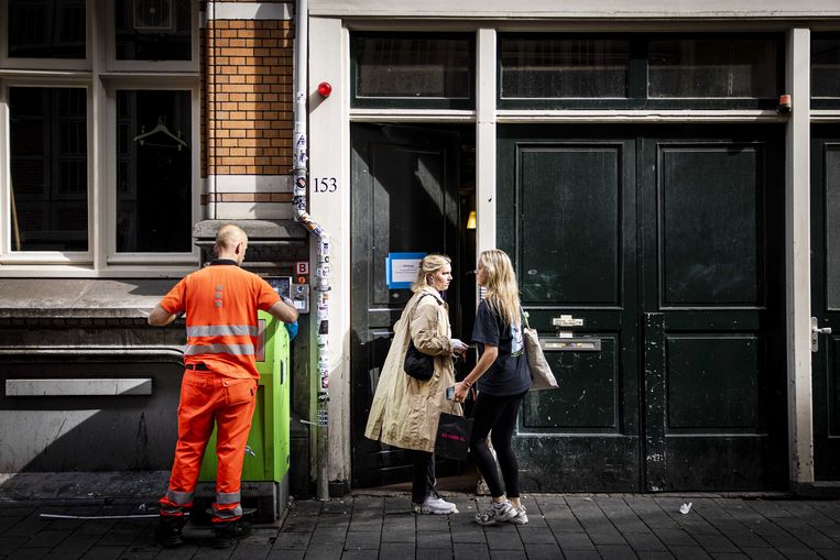 Amsterdam student corps chairman resigns after sexist speeches male members