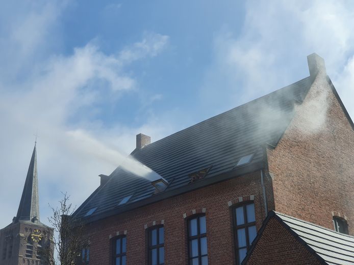 De brandweerzone Taxandria hield zondag een brandweeroefening in het centrum van Lille met de korpsen van Beerse en Vosselaar, maar ook met vrijwilligers die zich al aangemeld hebben voor de nieuwe brandweerpost Lille.